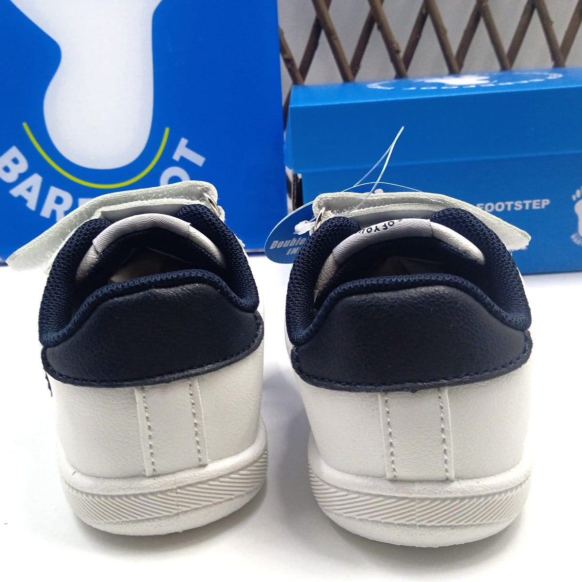 Tenis Niños Respetuoso Velcro Blanco y Azul