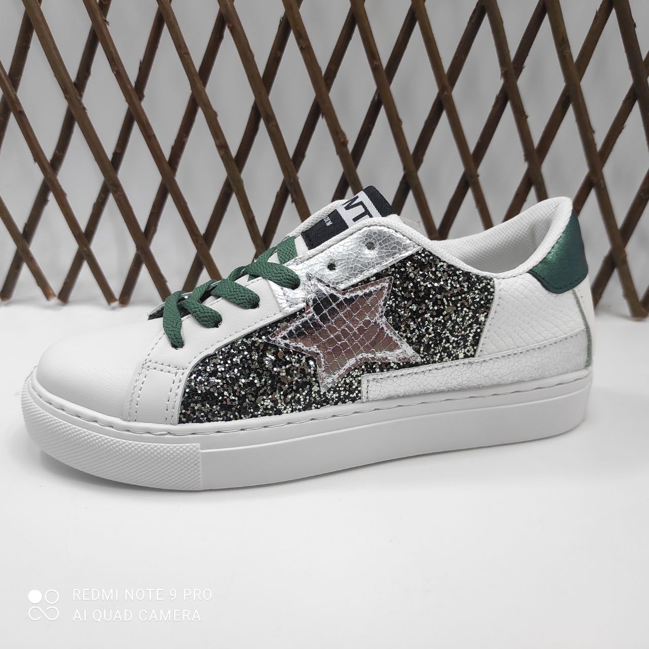 Zapatillas mujer blancas y verdes con estrella y glitter | tenis casual cómodos con cordones Encarni Zapateria