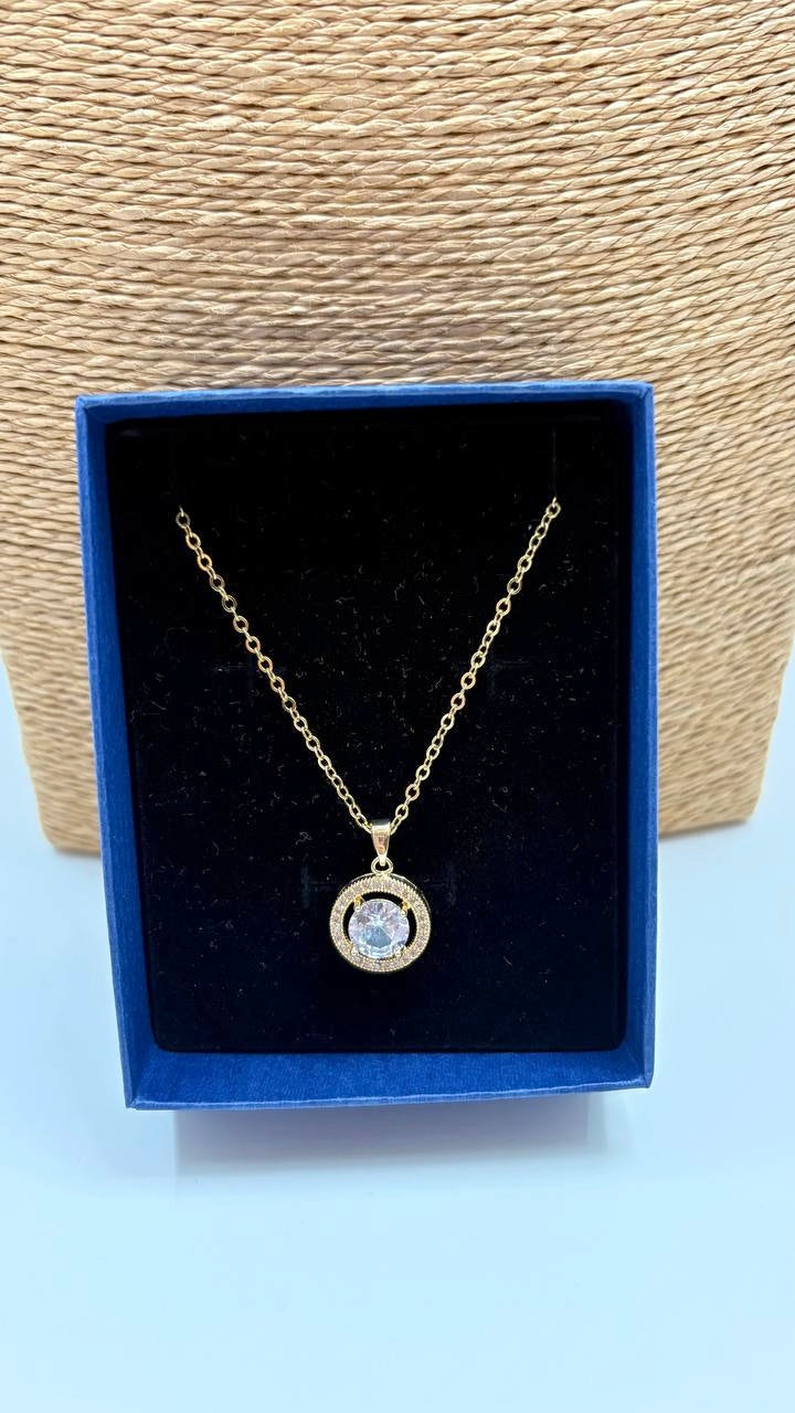 Cadena con Colgante de Acero Dorado