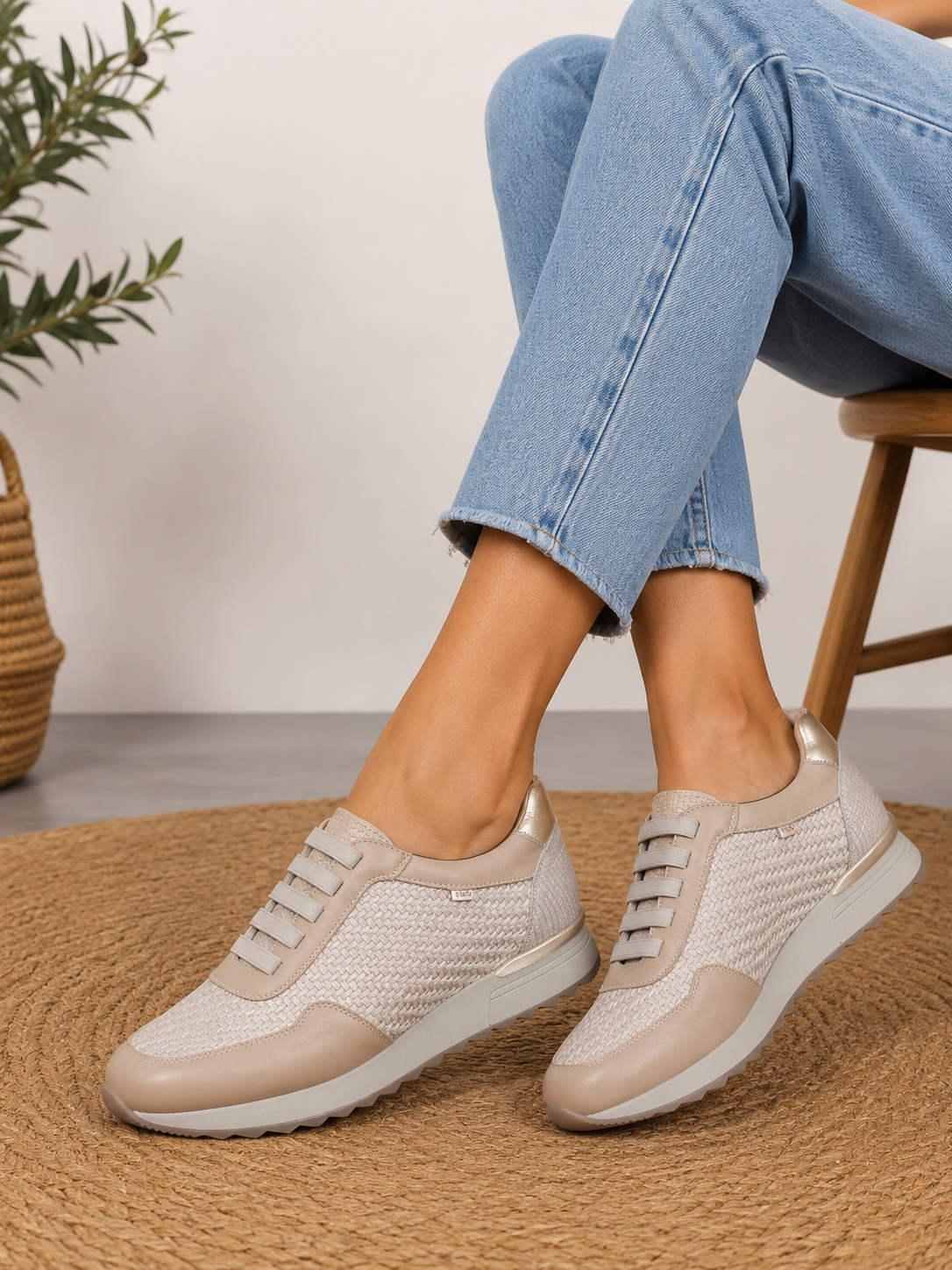 Mocasines Mujer Verano Transpirables Perforados Súper Cómodos Suela de Goma Antideslizante Zapatos Casual Primavera Color Nude