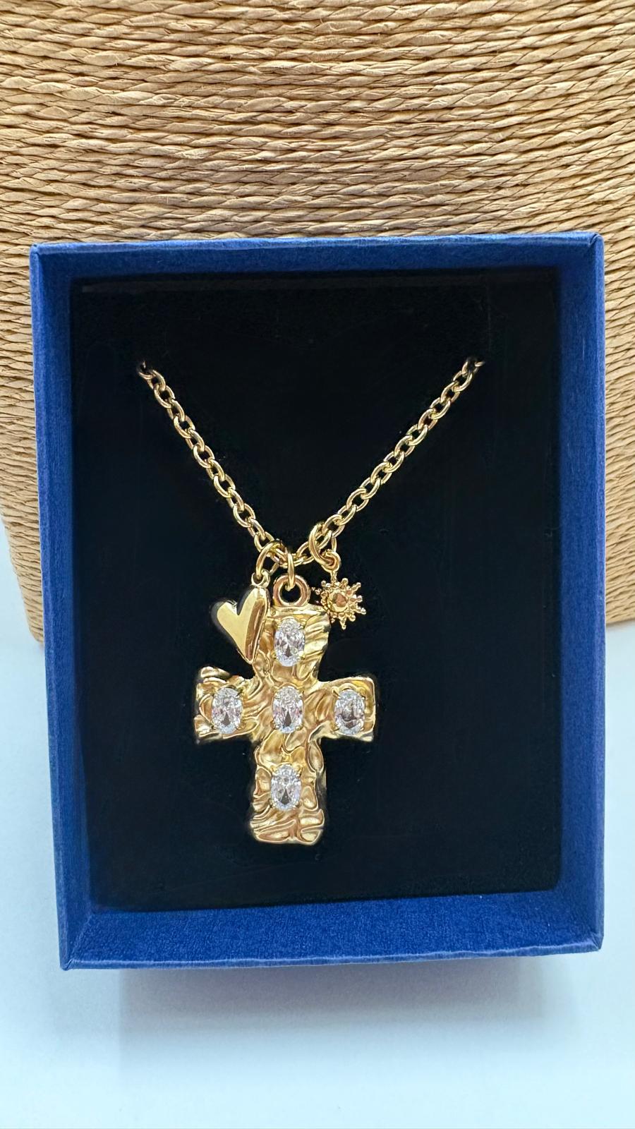 Cadena con Colgante de Acero Dorado