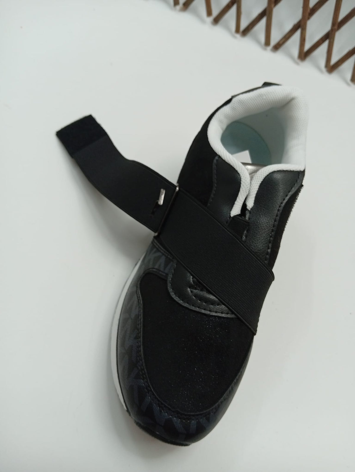 Zapatillas Deportivas Mujer Negras con Cierre de Velcro, Suela Bicolor Antideslizante, Estilo Urbano Negro