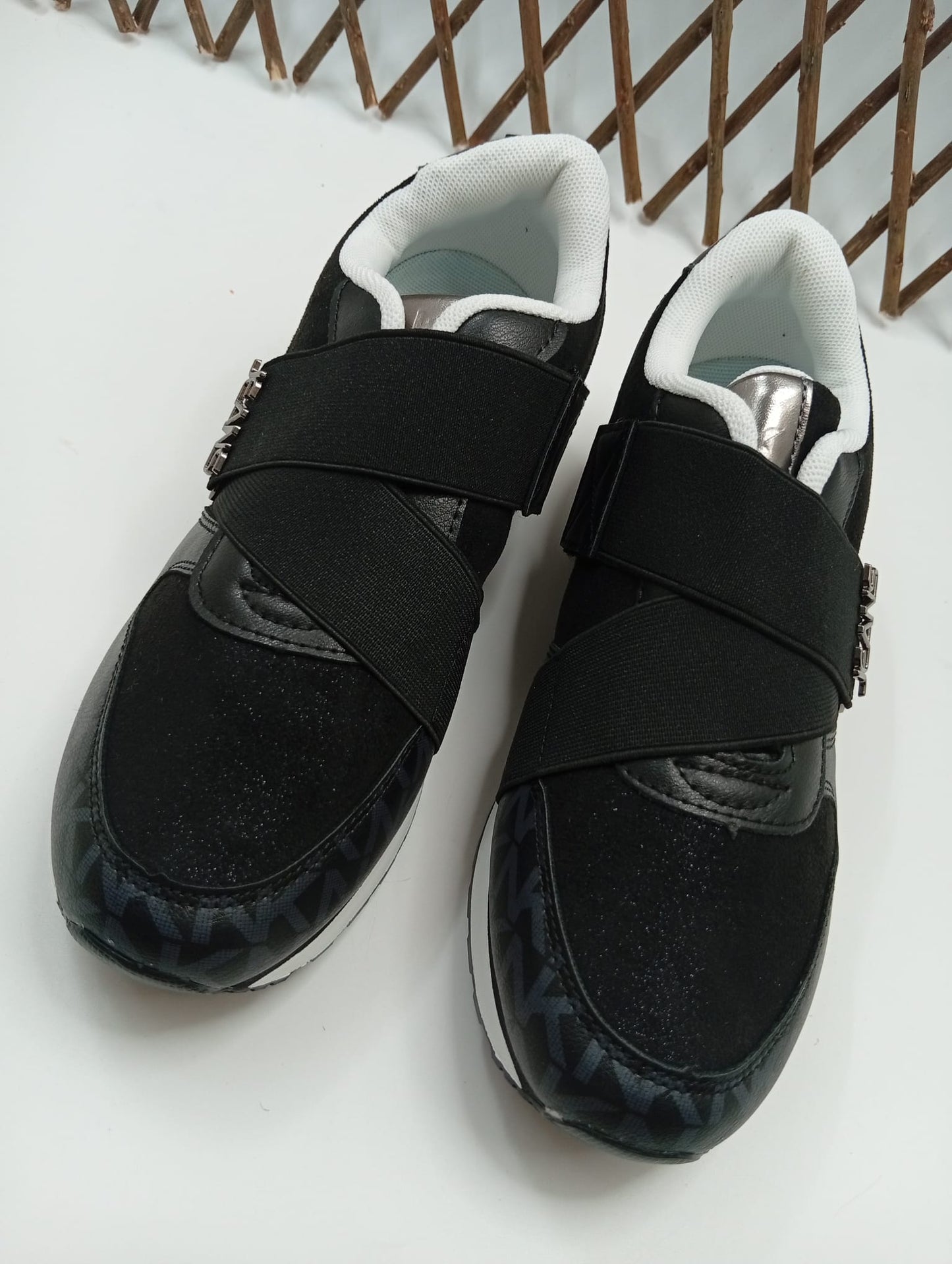 Zapatillas Deportivas Mujer Negras con Cierre de Velcro, Suela Bicolor Antideslizante, Estilo Urbano Negro