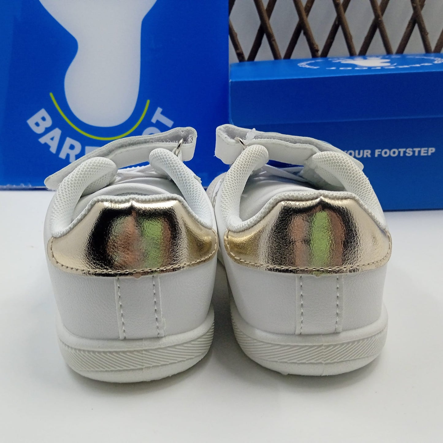 Tenis Niñas Respetuoso Velcro Blanco y Dorado