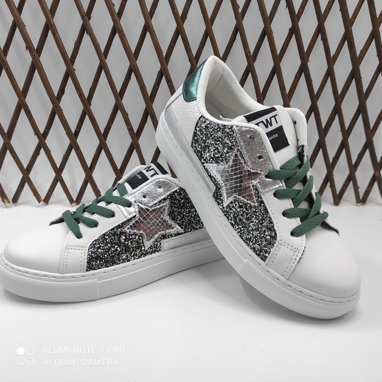 Zapatillas mujer blancas y verdes con estrella y glitter | tenis casual cómodos con cordones Encarni Zapateria