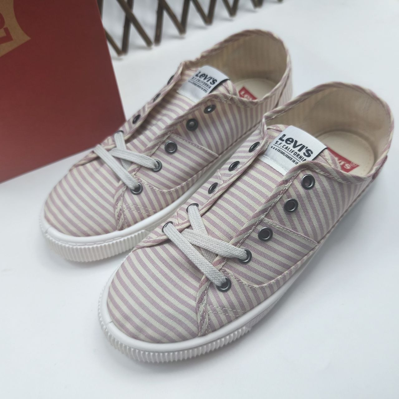 Zapatillas Deportivas Lona Rayas Rosa y Beige Levi,s