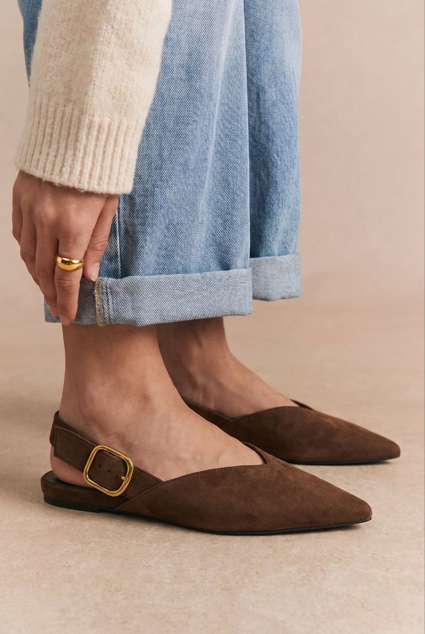Zapato Destalonado de Mujer Color Camel  | Hebilla Dorada Ajustable | Elegante y Cómodo