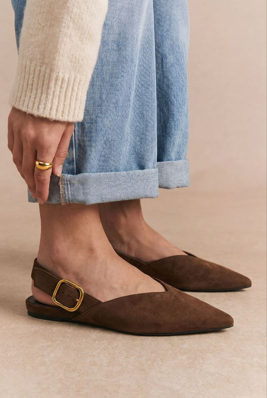 Zapato Destalonado de Mujer Color Camel  | Hebilla Dorada Ajustable | Elegante y Cómodo