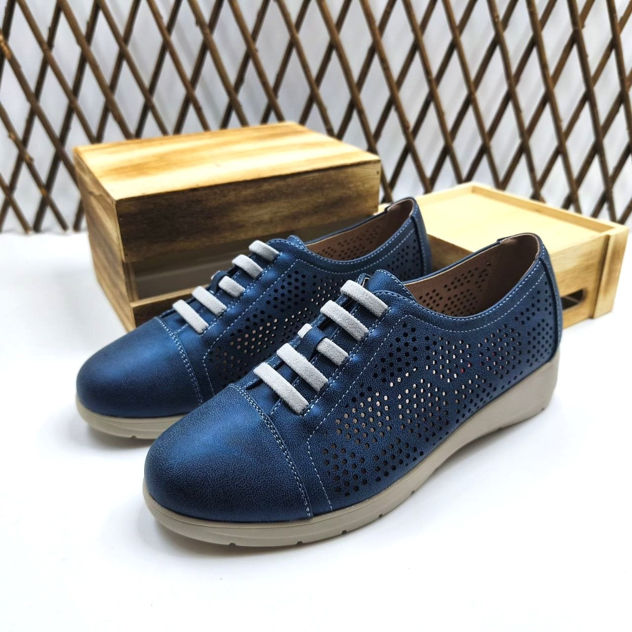 Mocasines Mujer Verano Transpirables Perforados Súper Cómodos Suela de Goma Antideslizante Zapatos Casual Primavera Color Azul