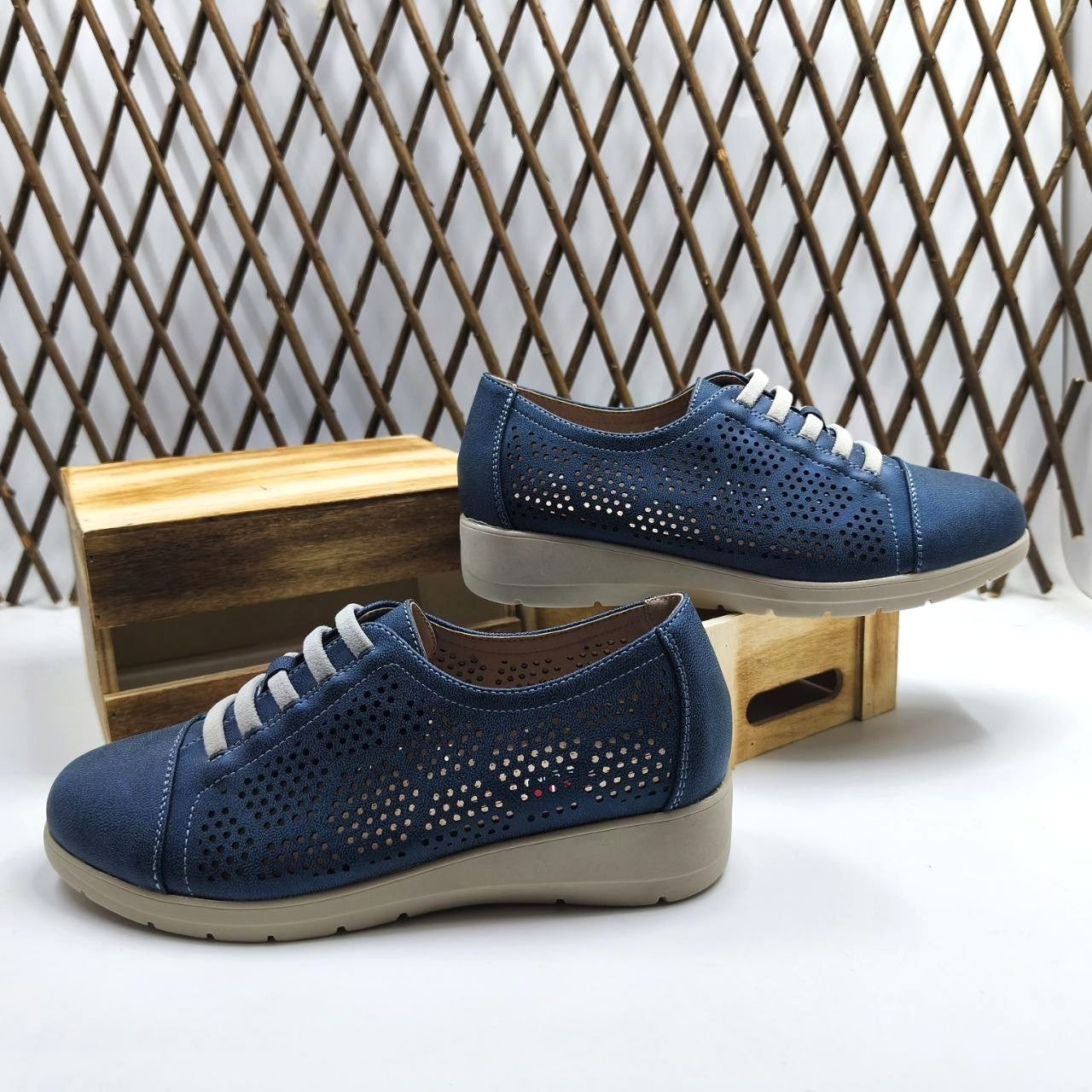 Mocasines Mujer Verano Transpirables Perforados Súper Cómodos Suela de Goma Antideslizante Zapatos Casual Primavera Color Azul