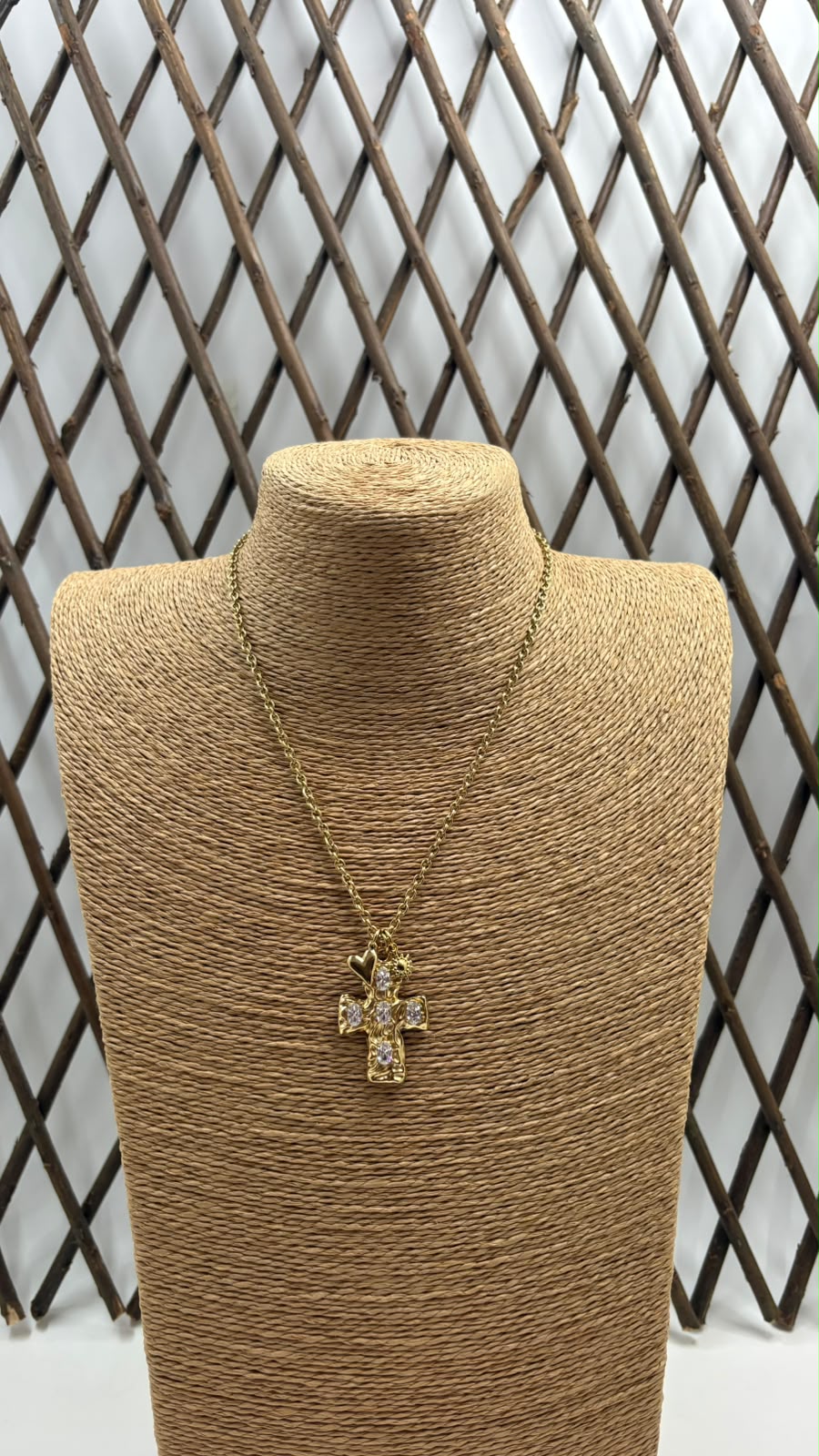 Cadena con Colgante de Acero Dorado
