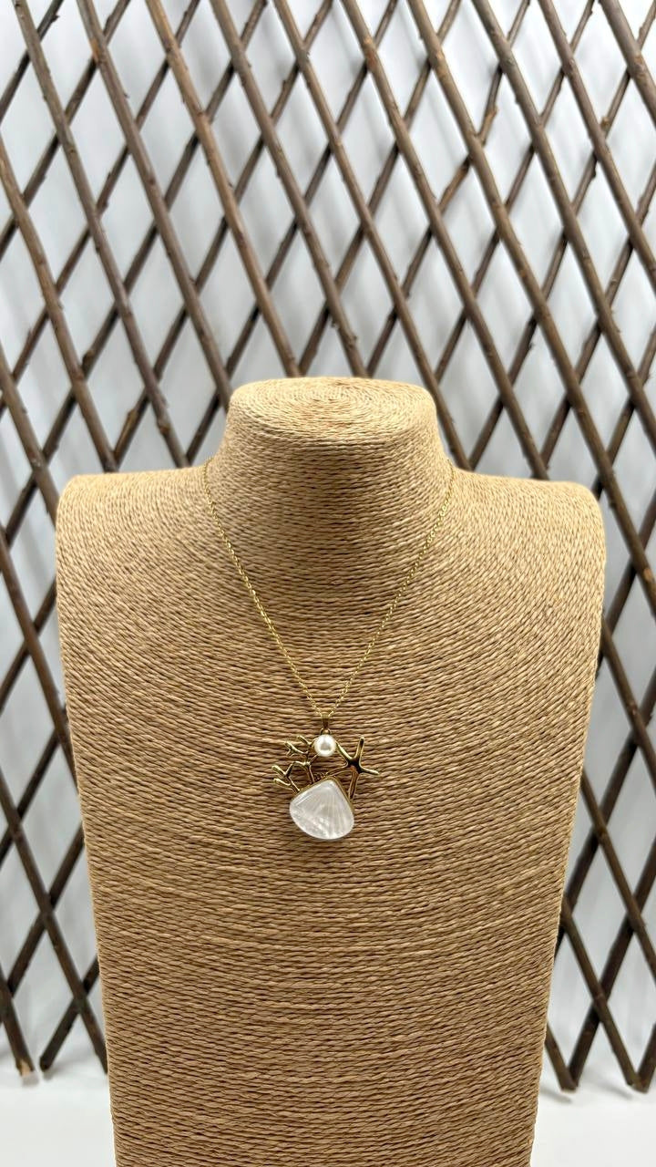 Cadena con Colgante de Acero Dorado