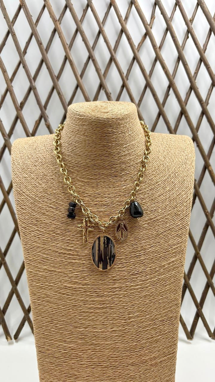 Cadena con Colgante de Acero Dorado