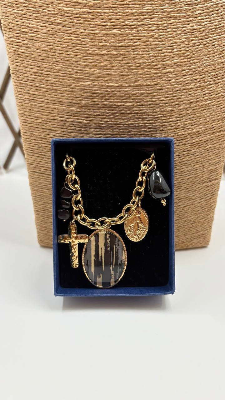 Cadena con Colgante de Acero Dorado
