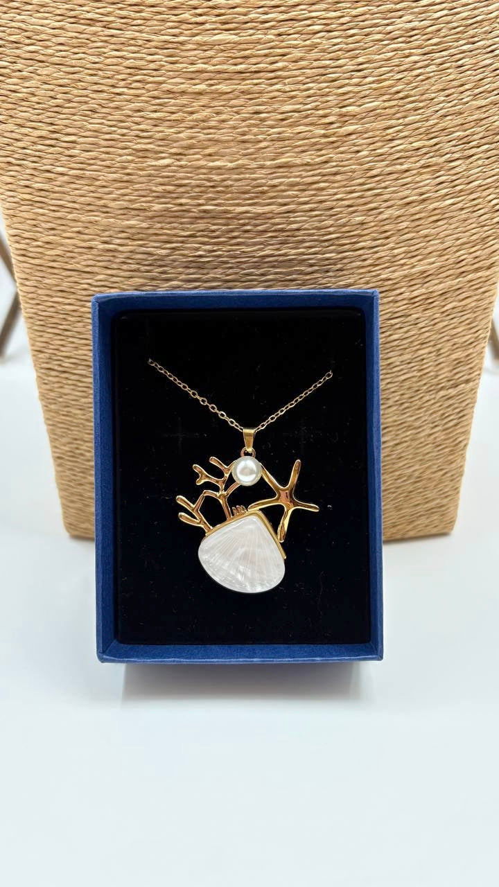 Cadena con Colgante de Acero Dorado