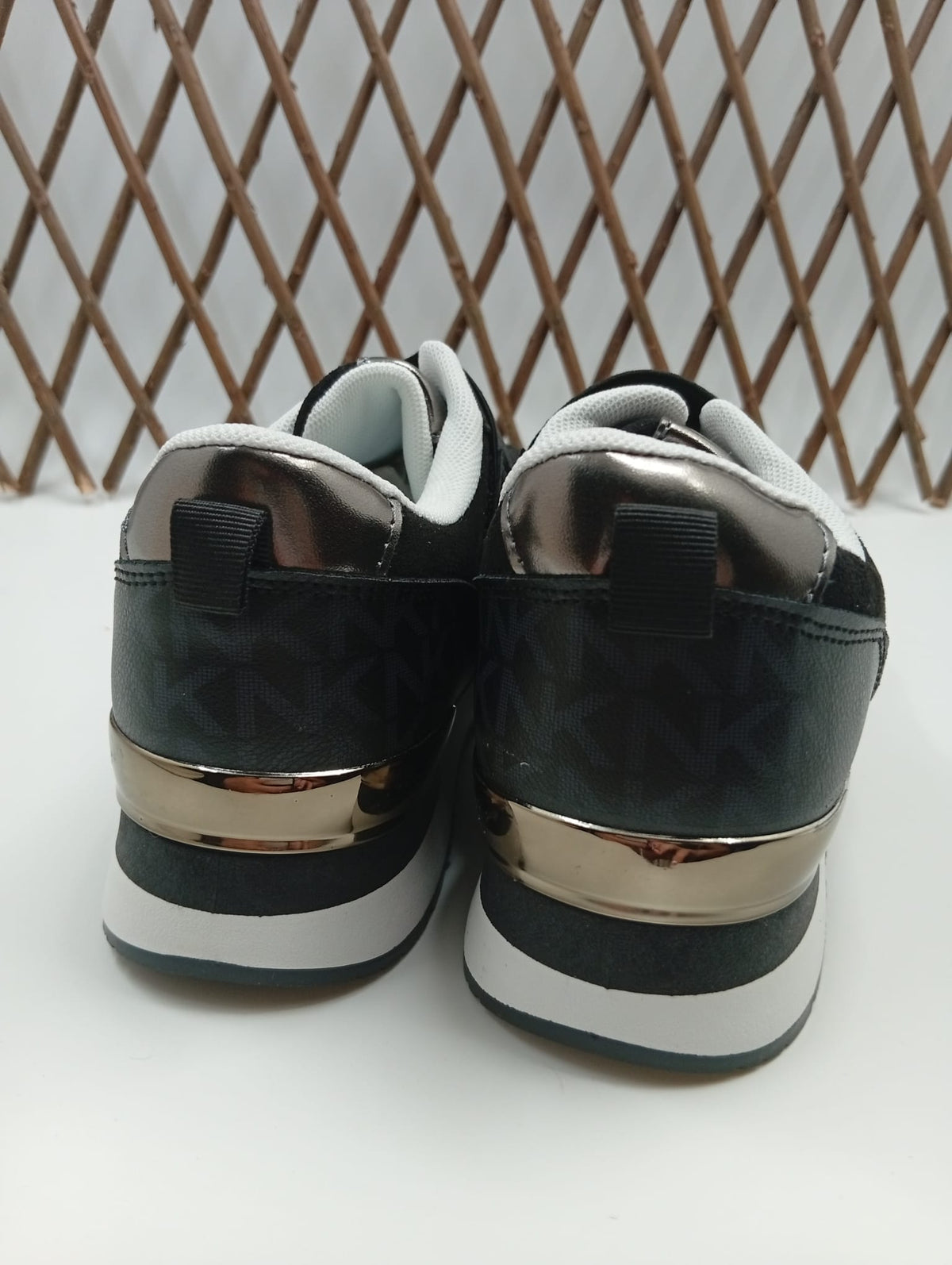 Zapatillas Deportivas Mujer Negras con Cierre de Velcro, Suela Bicolor Antideslizante, Estilo Urbano Negro